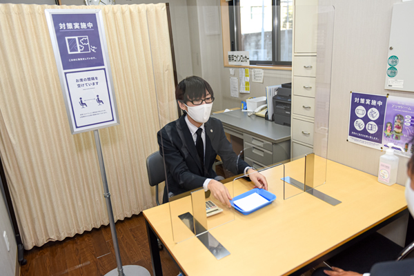 アクリル板の設置